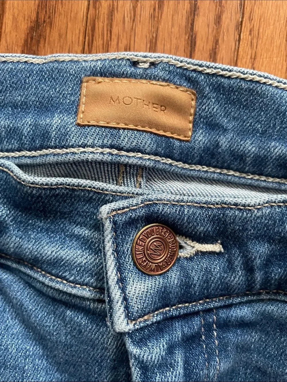 MOTHER The Weekender Layover Flare Jeans Medium Wash Women’s Sz 32